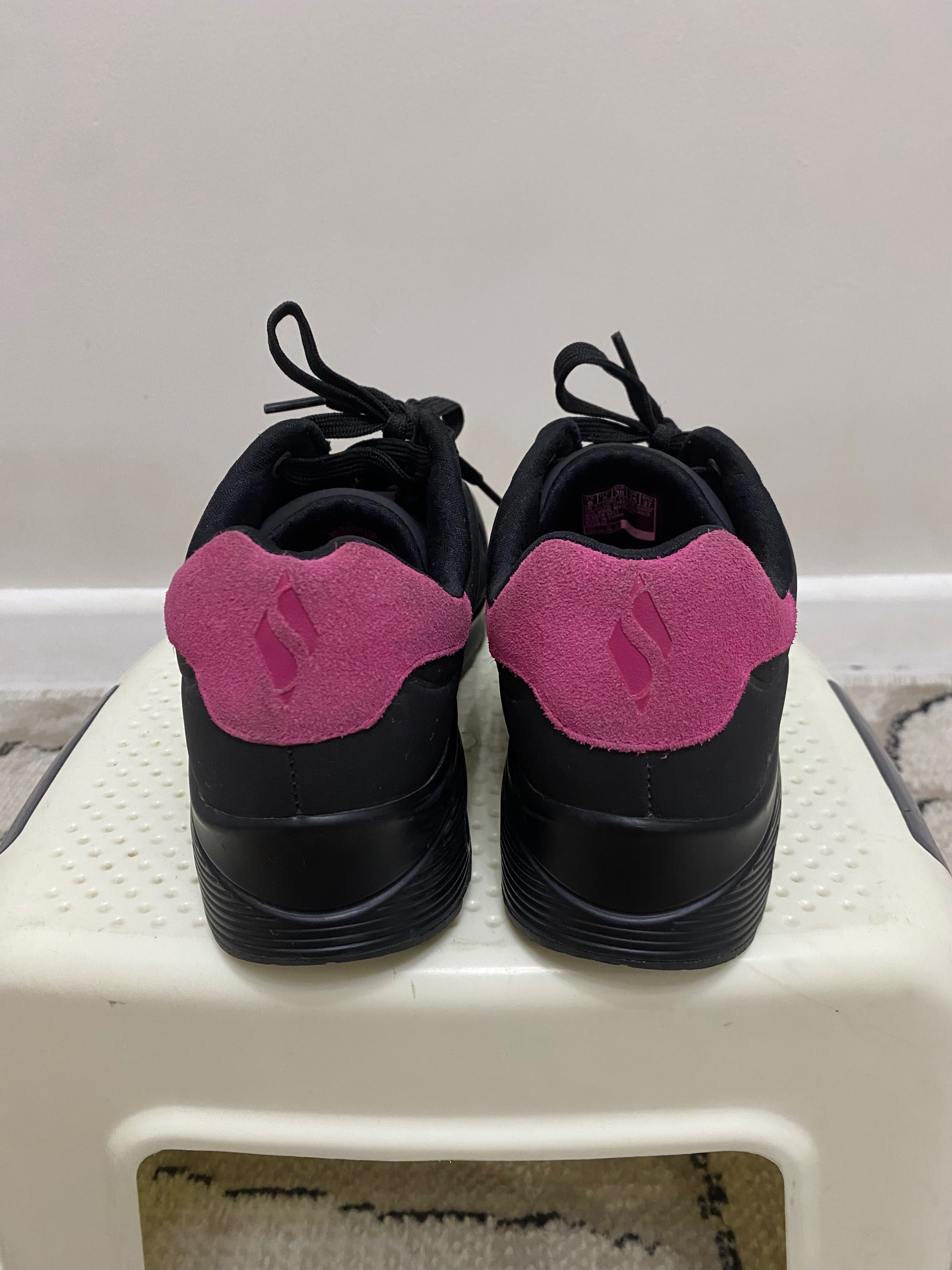 Женские кроссовки sketchers