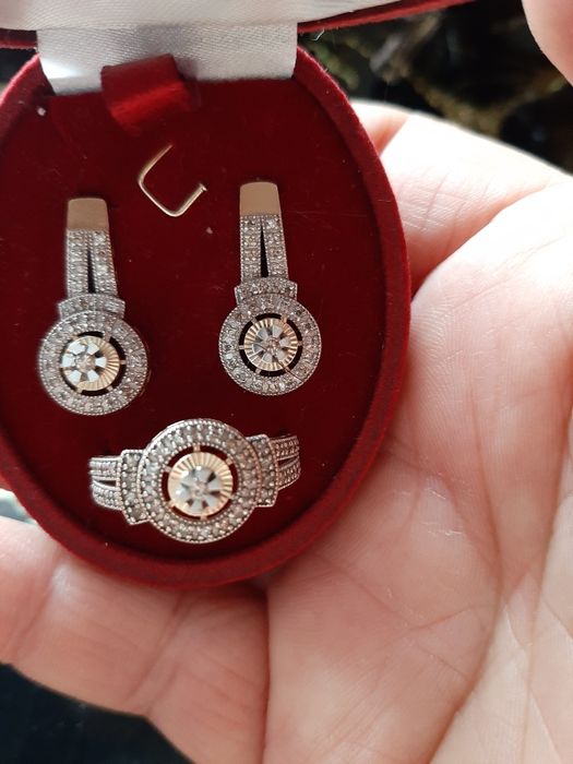 Продам золлтой комплект с бриллиантами