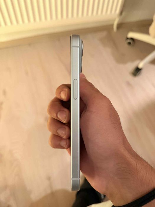 Продавам Iphone 15 син 128гб
