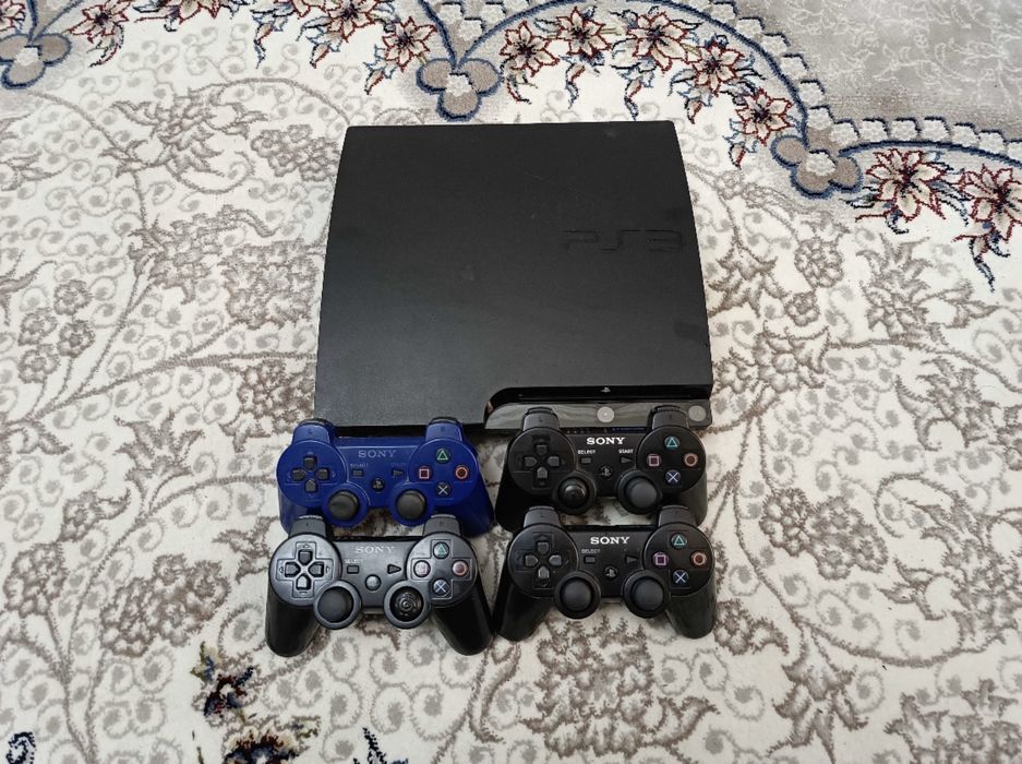 Sony PlayStatiyon Ps 3 sotiladi.