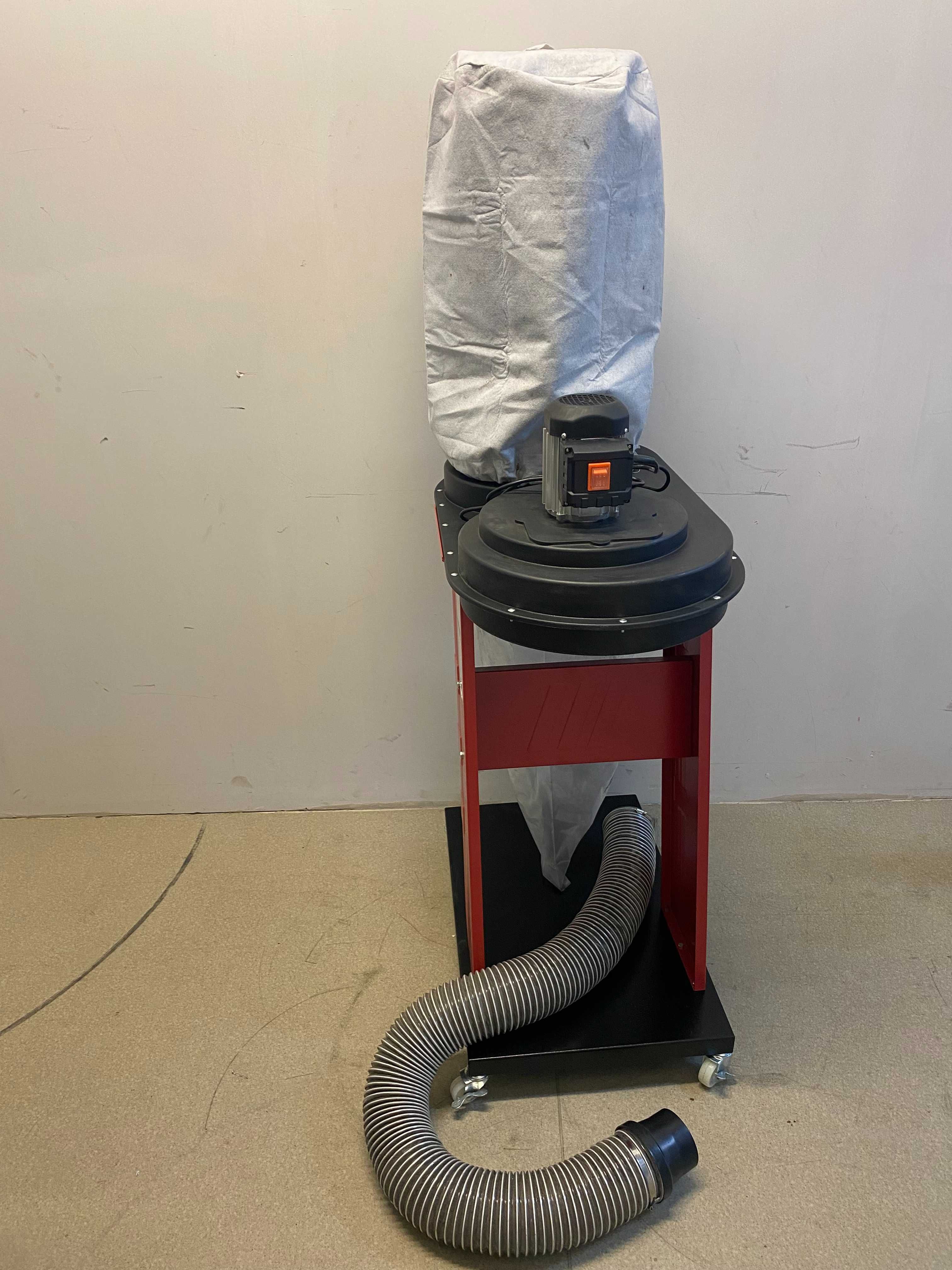 Прахоуловител 750W RD-DC01E