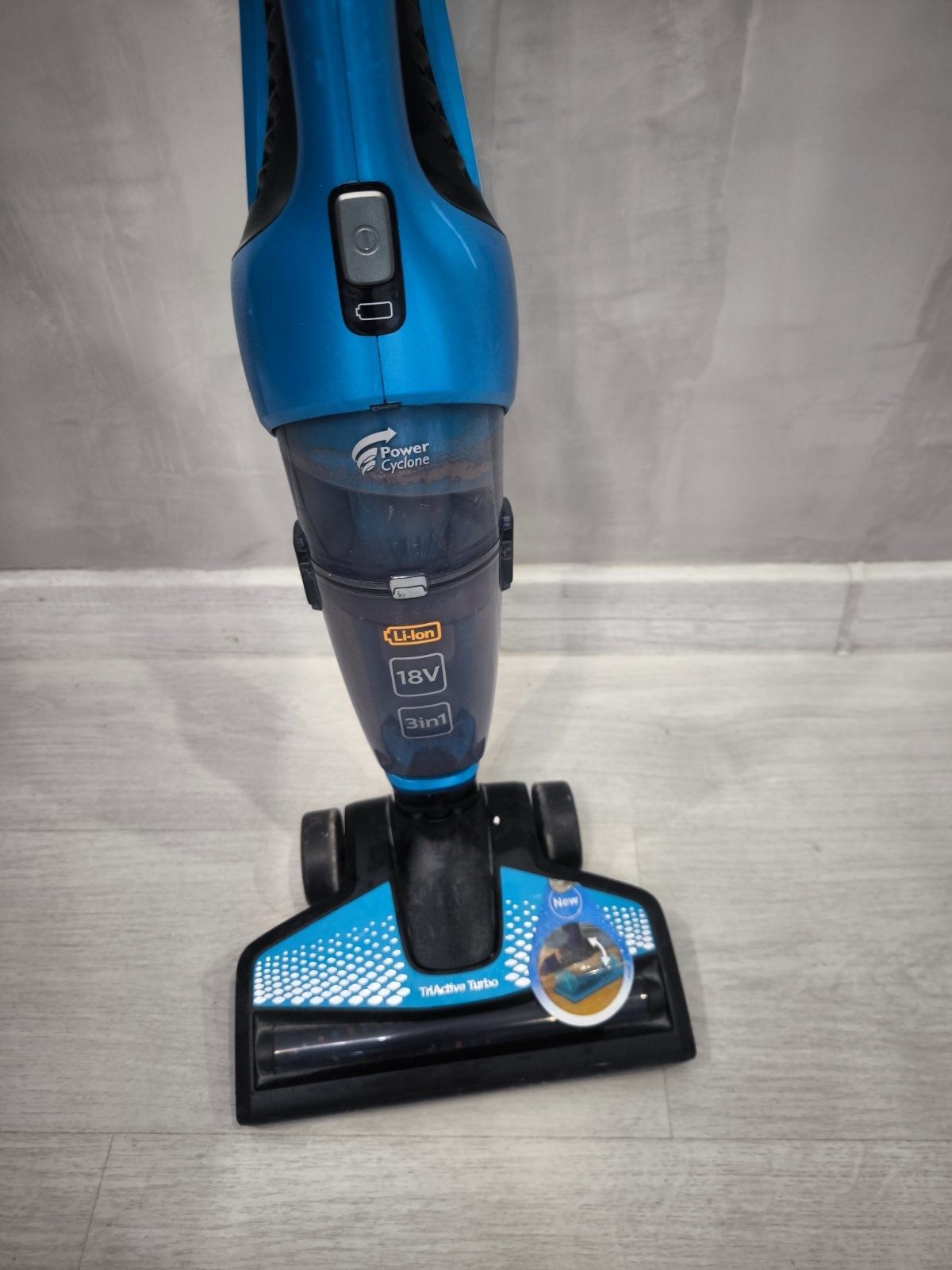 прахосмукачка Philips PowerPro Aqua – вертикална, безкабелна, 2 в 1 пр