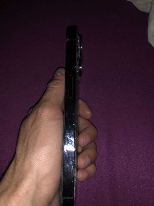 Здравейте продавам iphone 14 Дисплея му е за смяна става и за части