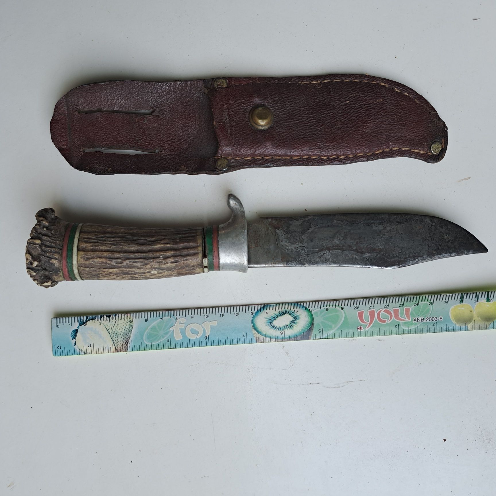Български патриотичен нож ръчна изработка дръжка с трикольор