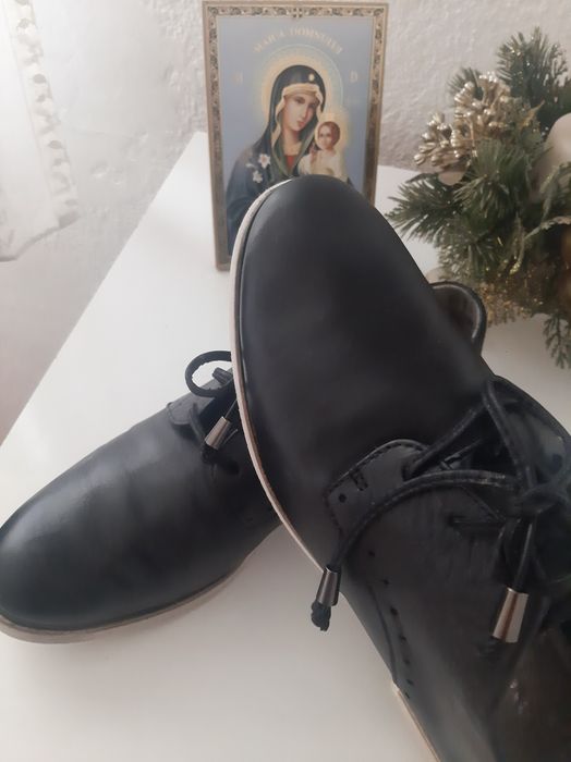 Vând pantofi Tamaris piele nr 39