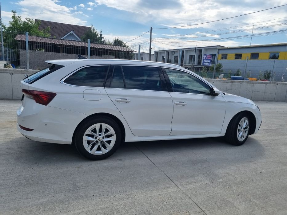 Skoda Octavia Faruri Matrix, 2.0 diesel-2021-150 CP-Bord Virtual