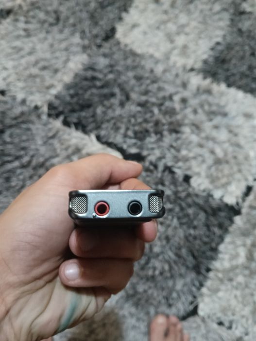 Vând urgent!!! Reportofon Sony ICD-UX560