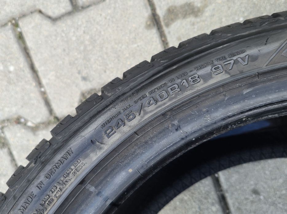 245 40 18 Dunlop