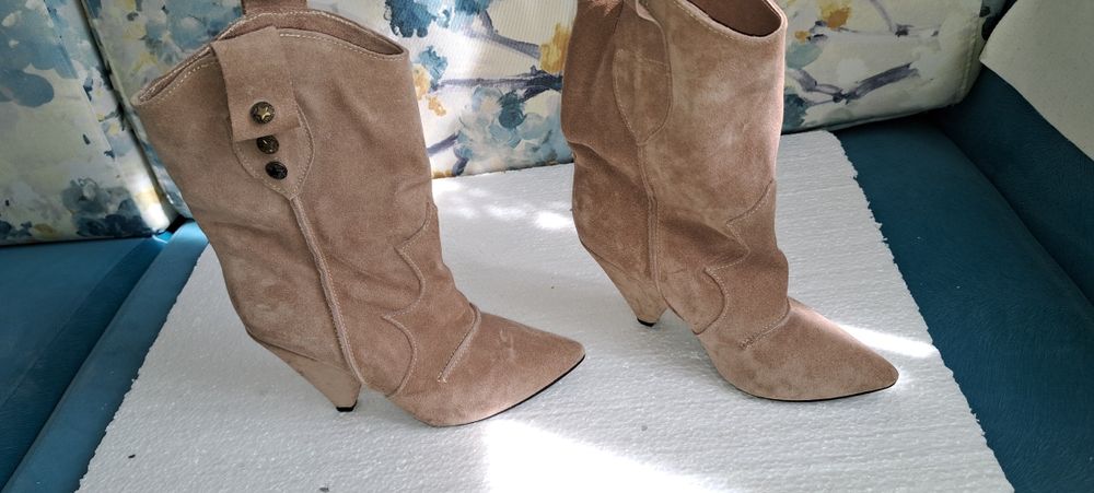 Tocuri   , pantofi dama . Mai multe detalii in privat