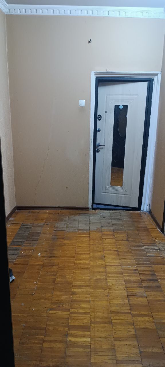 Srochno Arzon Uy yunusobod 19 kv 4 xona 1 etaj agarot padval bor