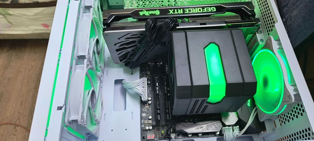 Ryzen 7 5800X3D RTX 3080Ti - 12gb DDR4 - 32гб SSD M-2-1000гб