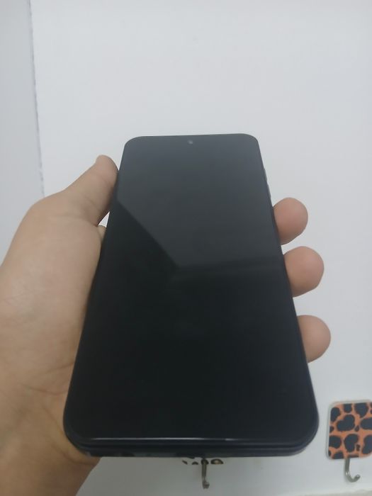 Meizu 20  telli aybi yoq , ideal.Podarkaga olingan . Bez karobka .