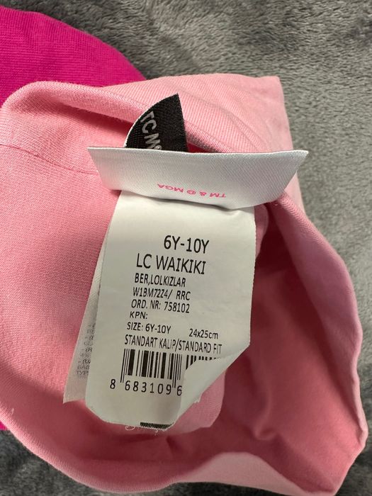 Vând 2 căciuli pentru fete de 5-8 ani
În stare foarte bună