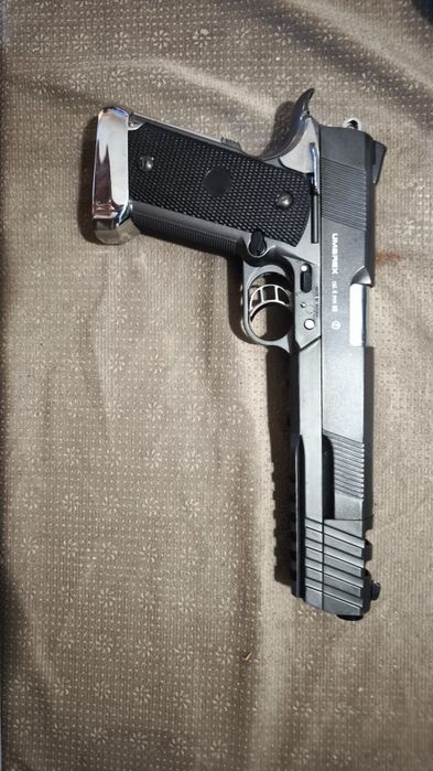 Въздушен пистолет Umarex Combat Zone P11 Para 6мм CO2