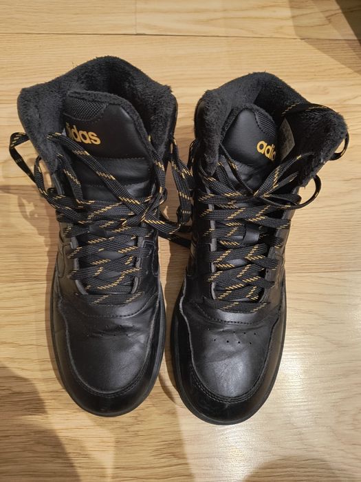 Зимни обувки Adidas номер 40