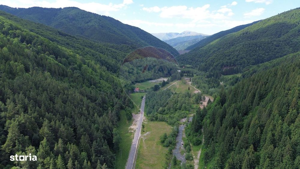 Teren spectaculols de vânzare la baza Muntelui Iezer – 11.546 mp c