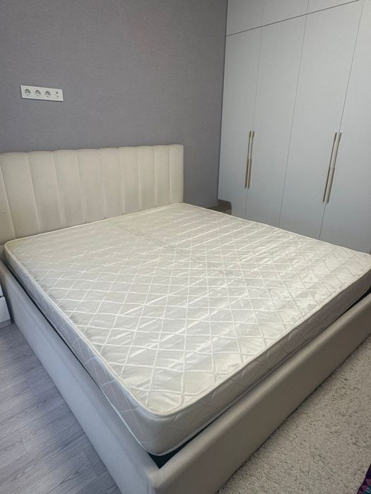 В хорошем состоянии кровать