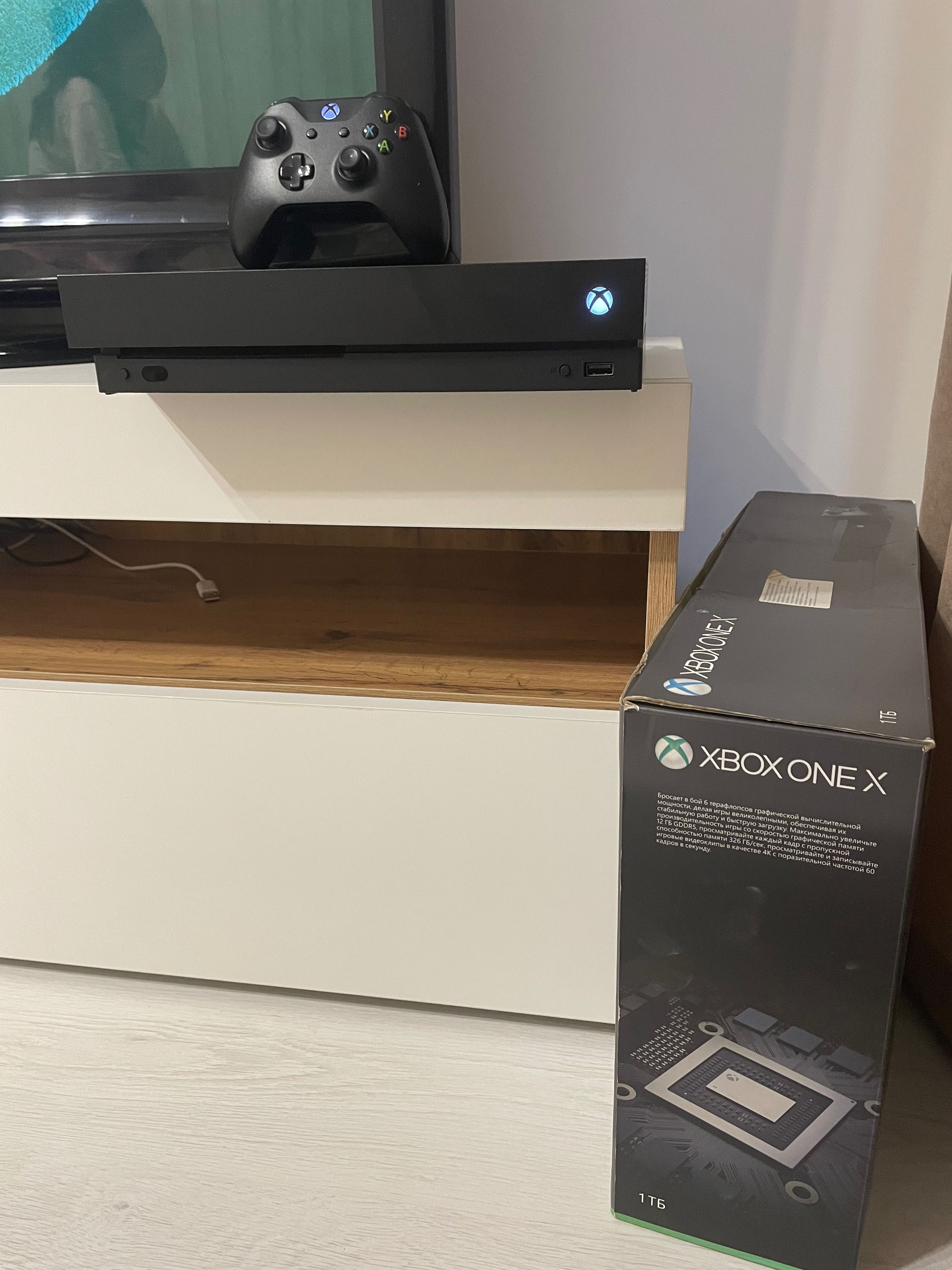 Xbox One X (С коробкой, геймпад, незабанен, все работает)