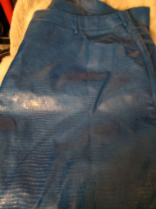 Pantaloni piele albastru