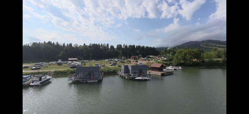 Casa de vacanță plutitoare de Vânzare pe Lacul Bicaz