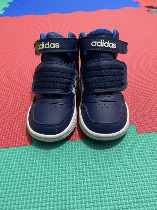 Adidasi bebe inalti