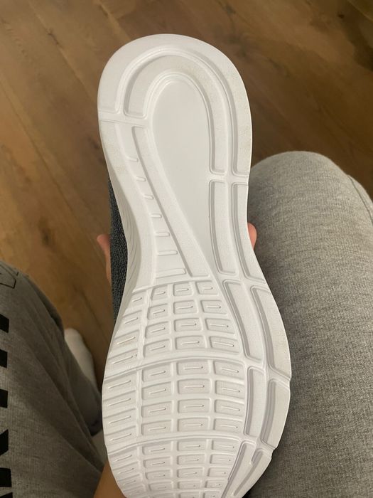 Pereche de papuci noi de la Ducati