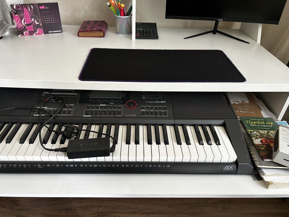 белый письменный стол (ламинированное дсп)