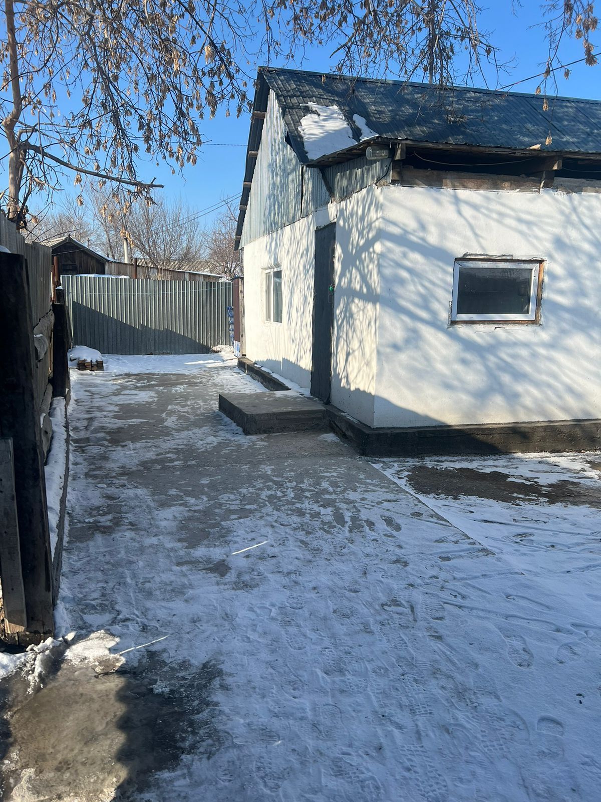 Продам отдельный дом 10-кирпичным
