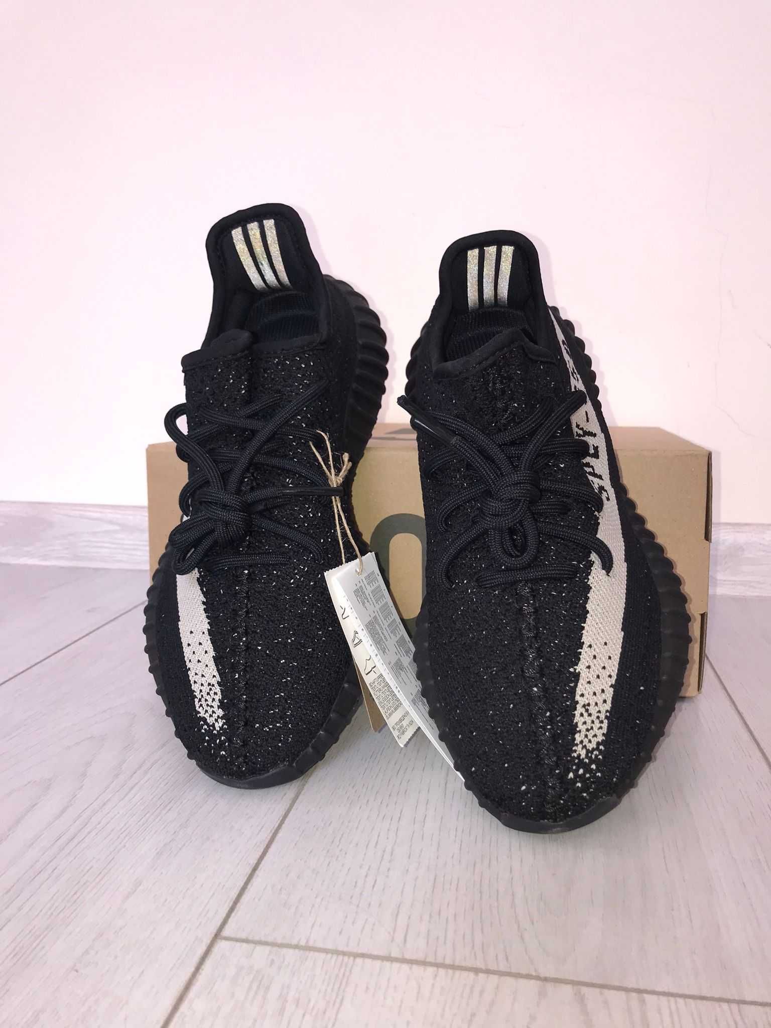 Yeezy 350 V2 Oreo - size: 38, 38 2/3 - 1720RON