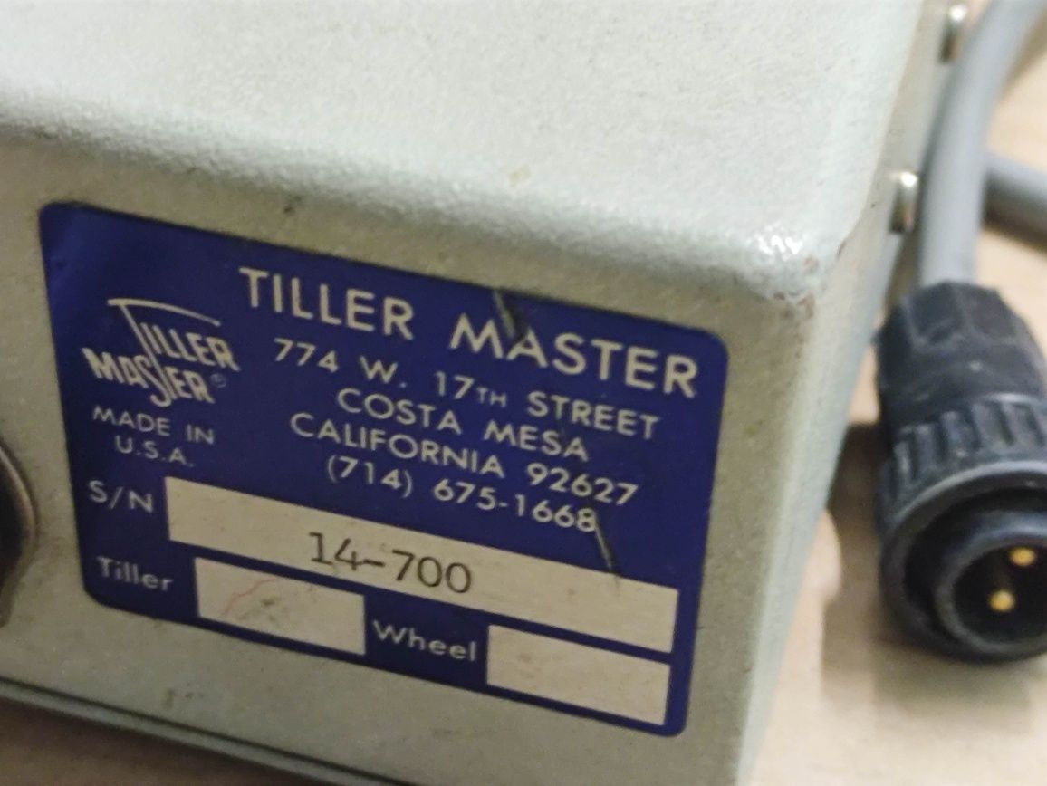 Продавам автопилот за лодка , яхта Tillermaster