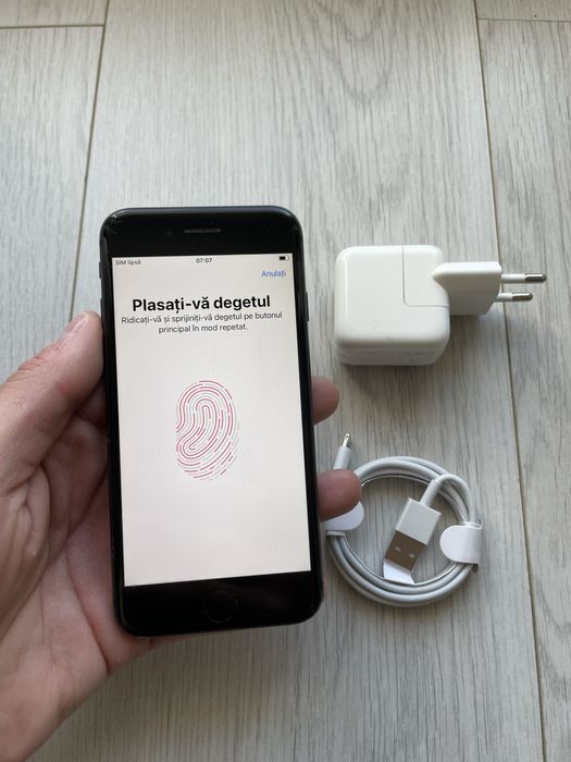 • Iphone 8 • Black •