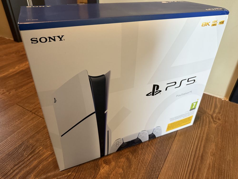 Неотварян, чисто нов Playstation 5 с два контролера DualSense