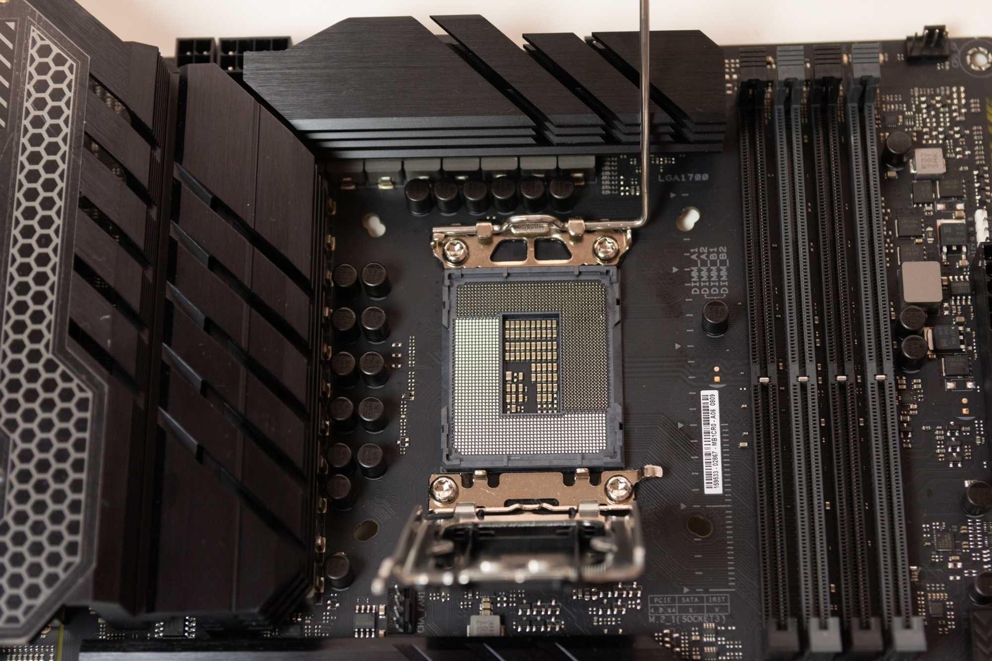 Asus tuf z790-plus wifi d4 + corsair ddr4 2x8gb 3200mhz