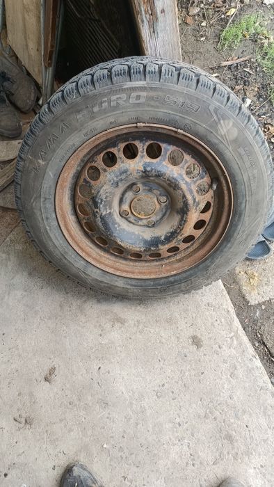 5 Roti anvelope iarna 185/65R15 88T pe jante metal