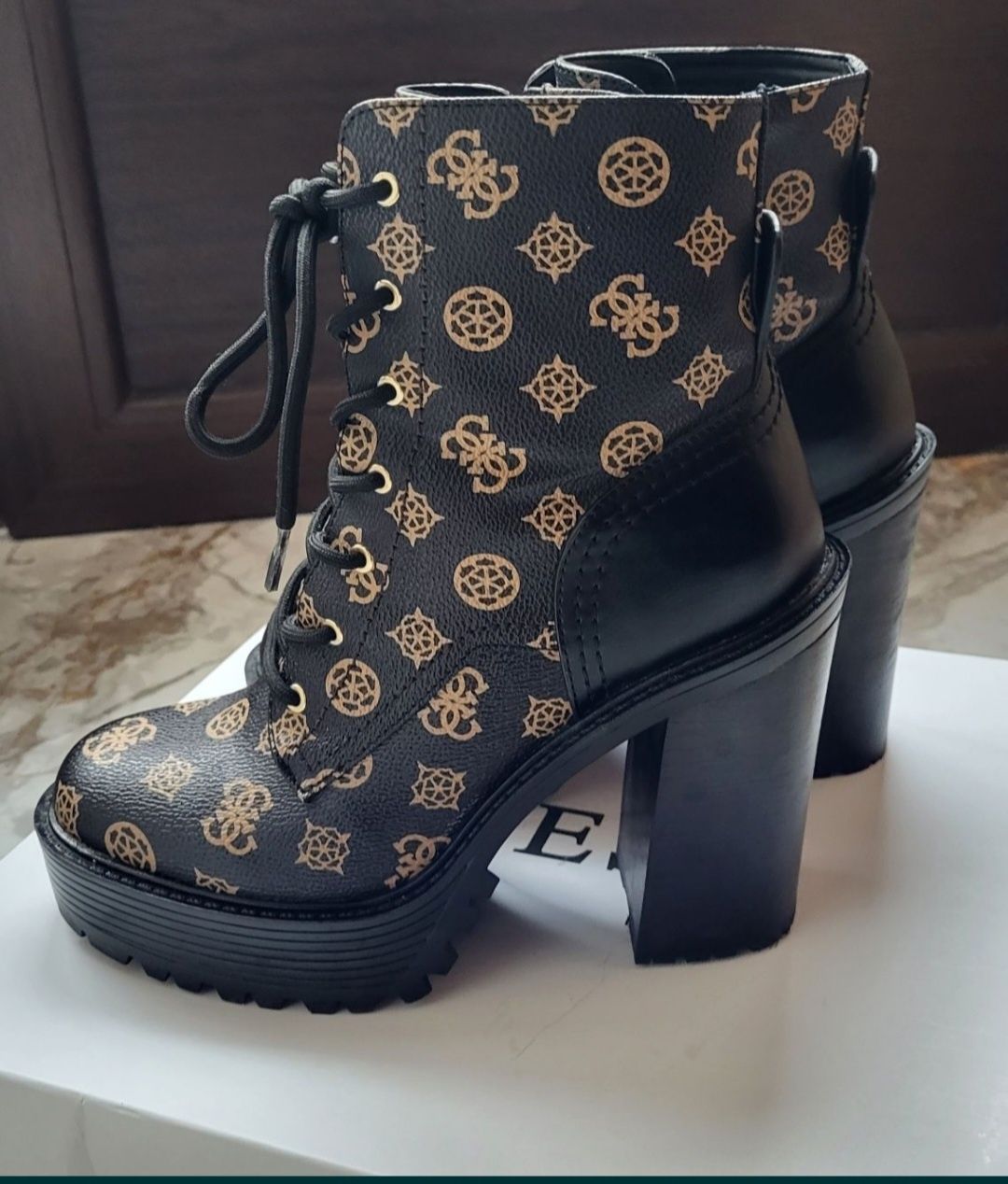 Оригинални боти Guess Гес
