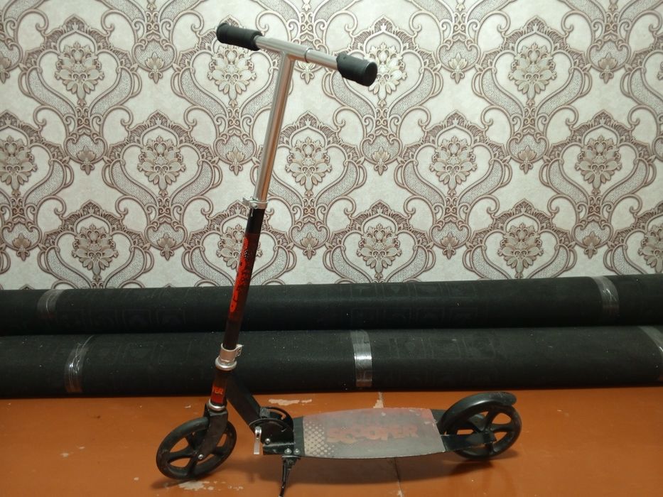 Продам самокат в хорошем состояние осталное по телефону