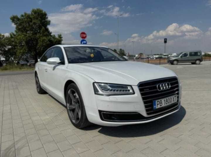 AUDI A8 в перфектно състояние както отвън така и отвътре.