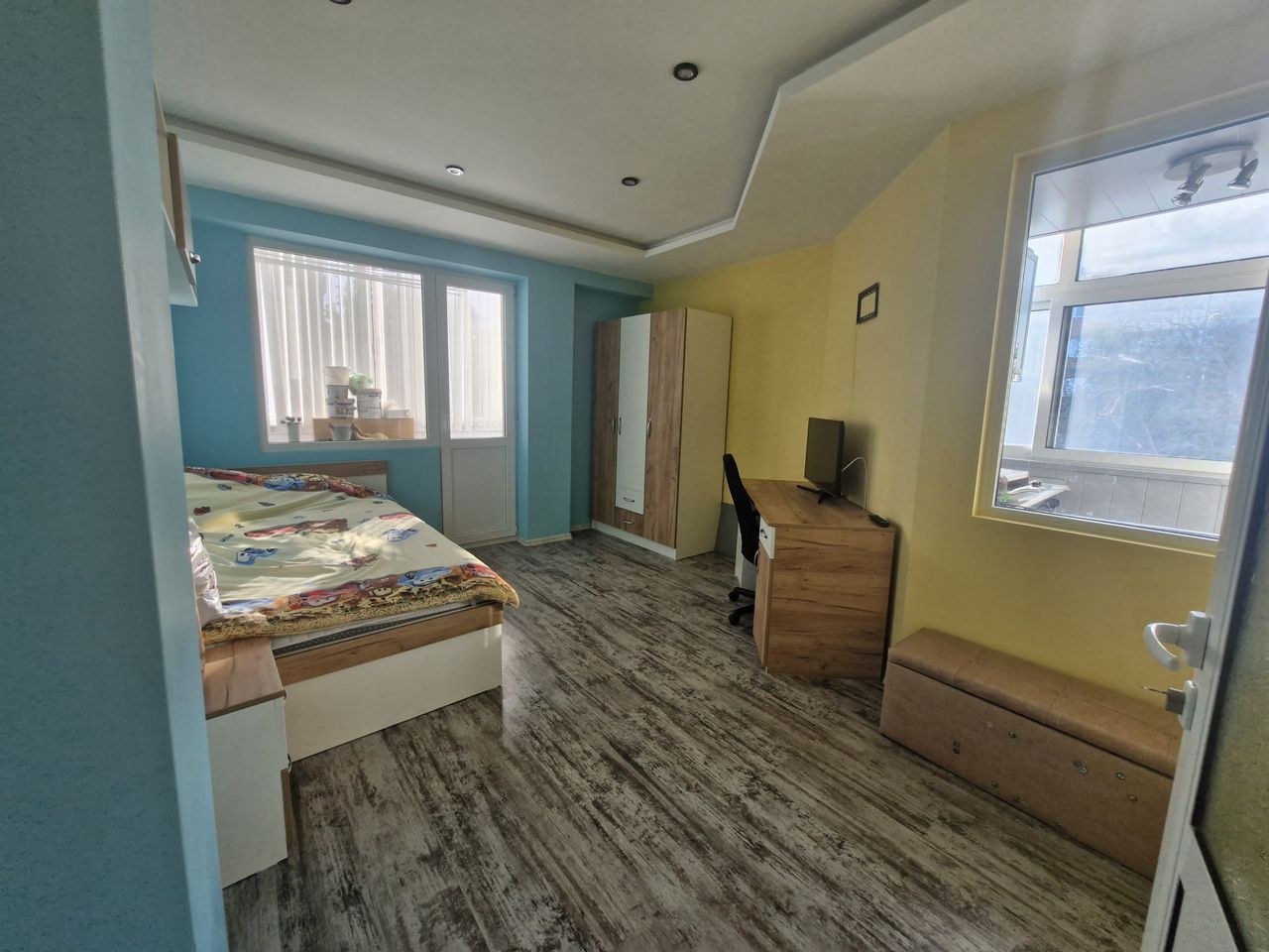 Продава се Тристаен апартамент в Добрич, Център - 76 кв.м за 1611 €/кв.м - Снимка #13