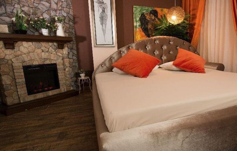 Semineu electric imitatie de piatra si lemn