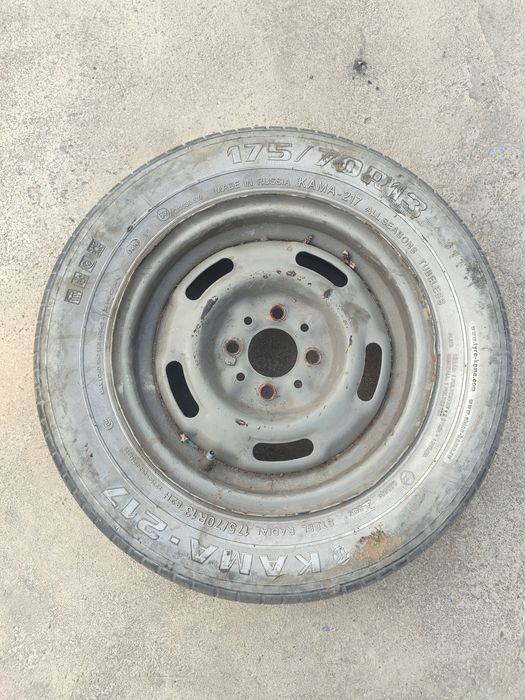 Продам продам запаску 1шт на ВАЗ 175/70R13