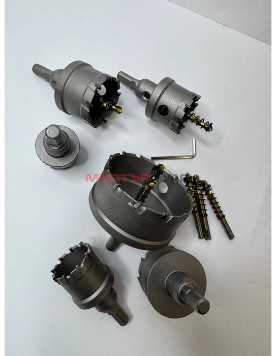 Комплект метални боркорони с 15 бургии