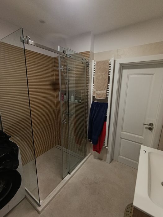 Cabine de dus si paravane din sticla