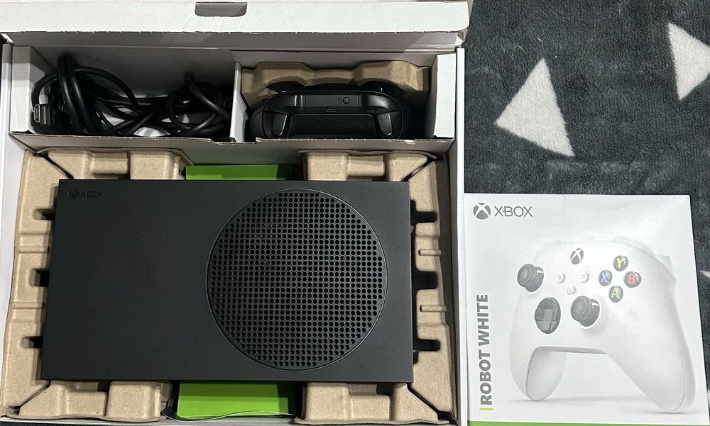 XBOX Series S - 1 TB - 2 controllere