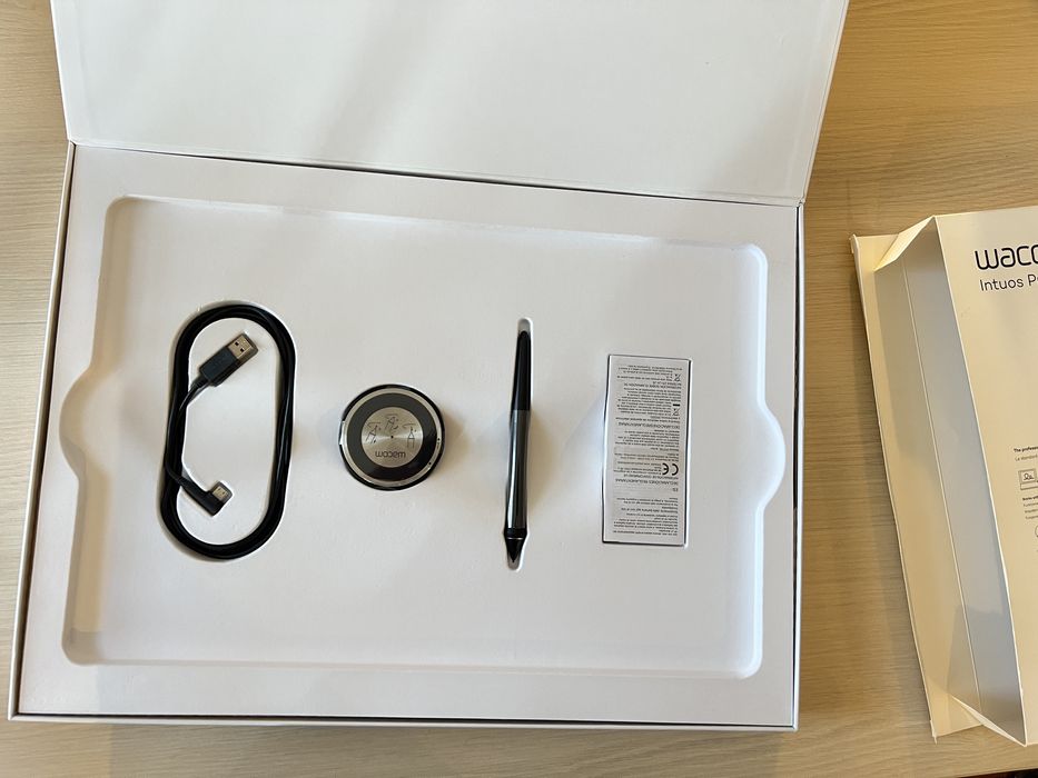 Tableta grafica noua Wacom Intuos Pro L