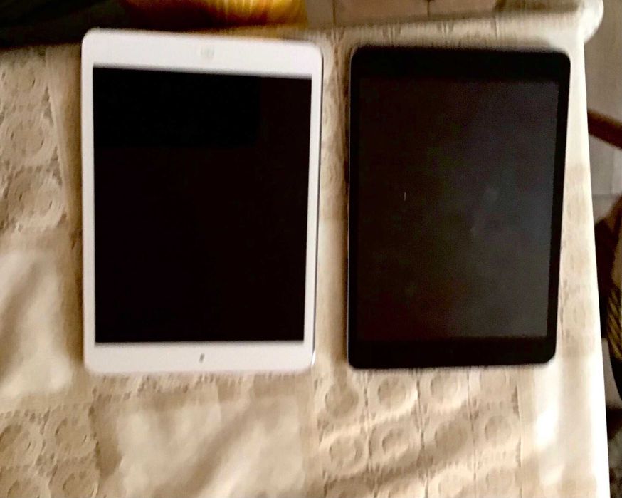 Doua iPAD-ur mini putin folosite in stare inpecabila