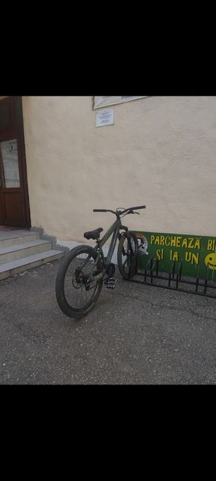 Vând dirt jummp SCOTT , preț negociabil, zgârieturi specifice sportul