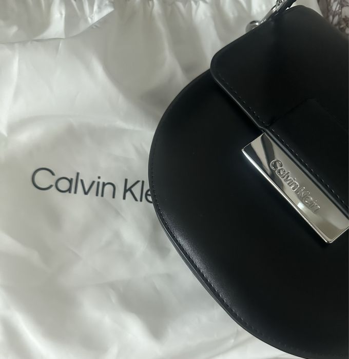 Calvin Klein дамска чанта от естествена кожа