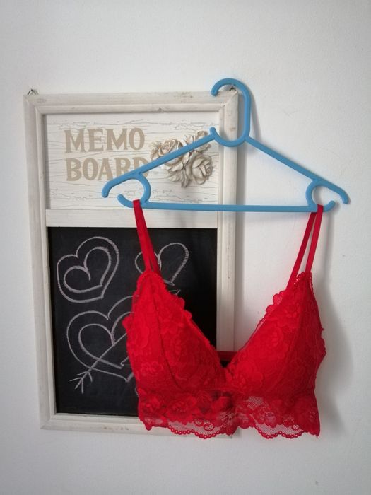 Bustiera sutien rosu din dantela H&M marimea M 38