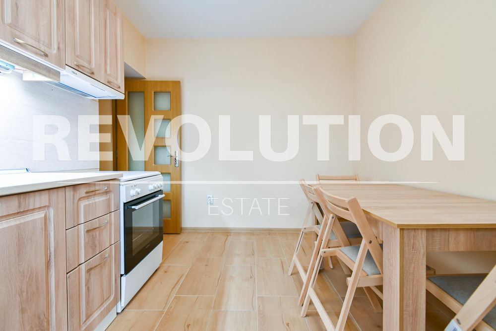 Дава се под наем Тристаен апартамент в София, Света Троица - 90 кв.м за 750 € - Снимка #1