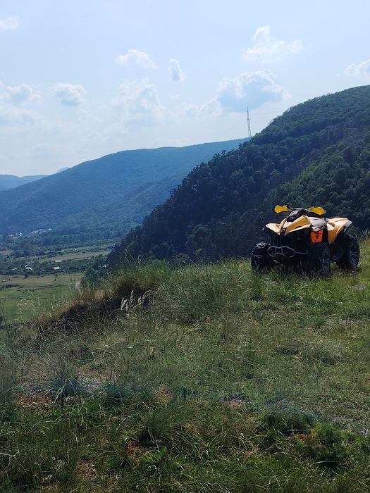 Vând ATV Can am 800
